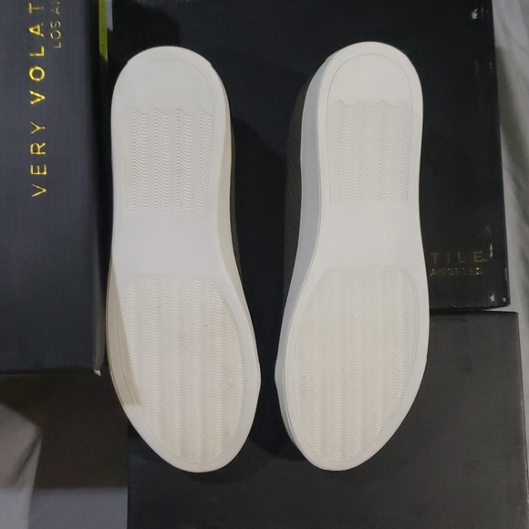 Very Volatile Dusty Khaki - Picture 4 of 5